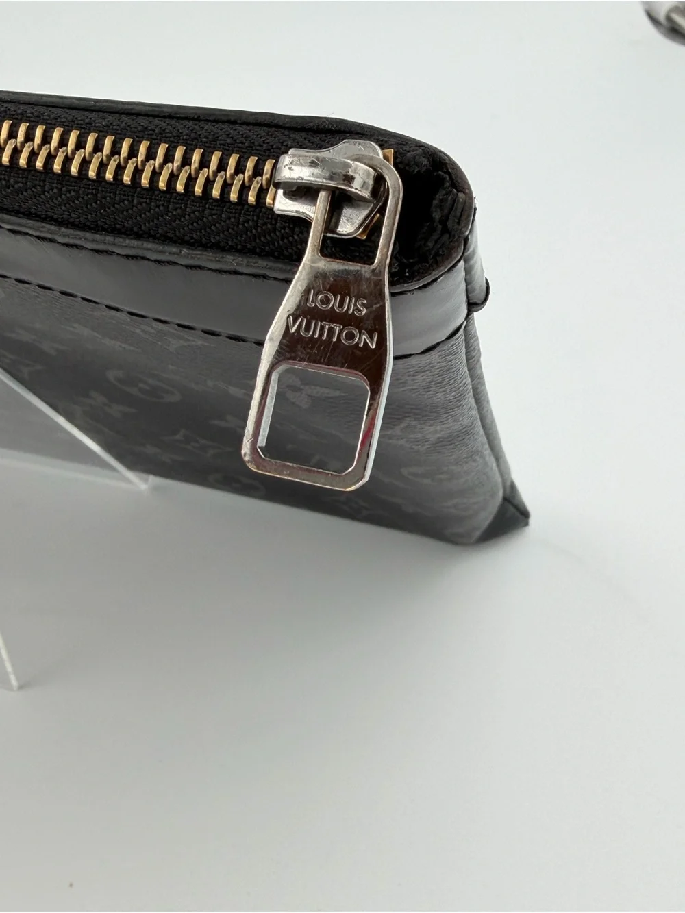 Louis Vuitton Monogram Eclipse Discovery Pochette w/Entrupy COA🖤🩶 - Picture 5 of 16